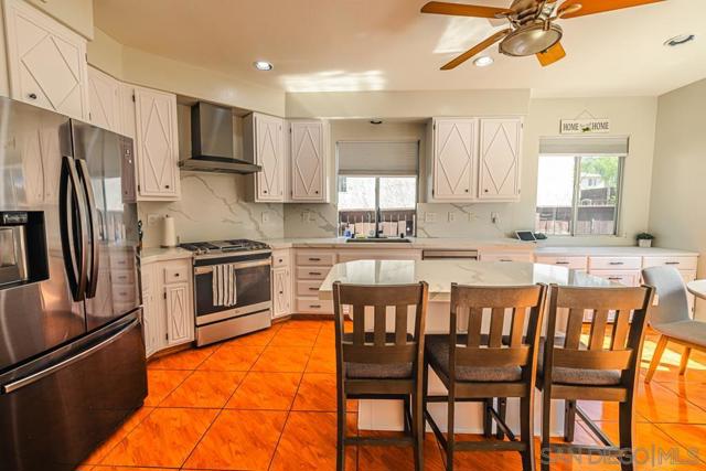 3514 Lake Park Avenue, Fallbrook CA: https://media.crmls.org/mediaz/9d6f2bd9-5631-4e60-b1e8-f14c9a5b1adc.jpg