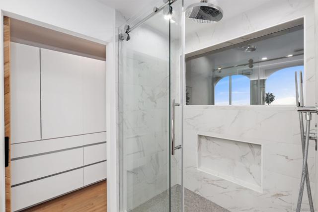 1001 Genter St, La Jolla CA: https://media.crmls.org/mediaz/9d6f5fbb-1f58-45f2-94c8-40fb5addada4.jpg