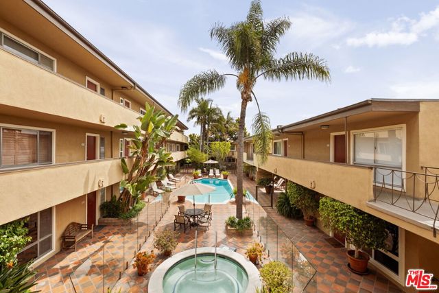 970 Palm Avenue, West Hollywood CA: https://media.crmls.org/mediaz/9d6fce55-6ac9-404a-92a9-4234a97151f4.jpg