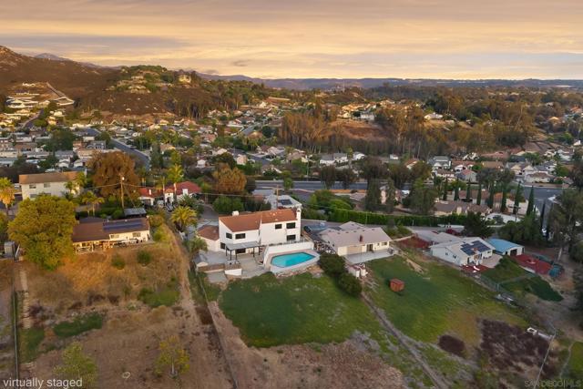 15032 Heath Dr, Poway CA: https://media.crmls.org/mediaz/9d705910-caa3-4fd4-9d09-544f90ab04eb.jpg
