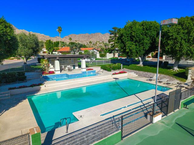 49470 Avila Drive, La Quinta CA: https://media.crmls.org/mediaz/9d7104fb-3772-4afd-974a-2100796fcf25.jpg