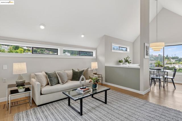 6475 Swainland Rd, Oakland CA: https://media.crmls.org/mediaz/9d71957b-c568-48b2-886c-a47a73f15840.jpg