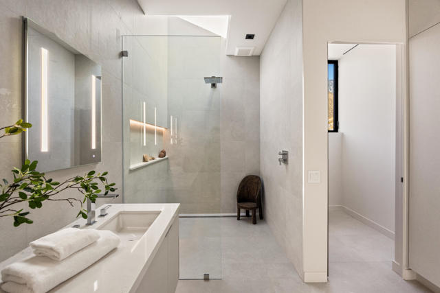 2085 Desert Flower Court, Palm Springs CA: https://media.crmls.org/mediaz/9d727c36-e771-40d5-9e64-ff4c9586aec1.jpg