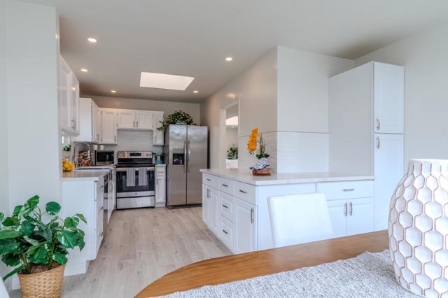 262 Beachview Avenue, Pacifica CA: https://media.crmls.org/mediaz/9d72fe38-f65e-4e0d-8c26-ece2d68fd636.jpg