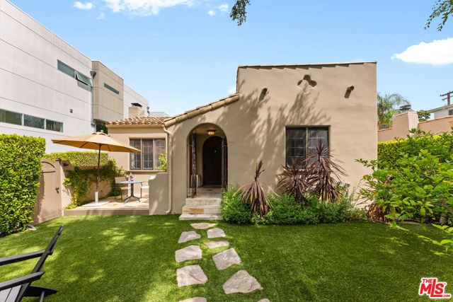 708 Westbourne Drive, West Hollywood CA: https://media.crmls.org/mediaz/9d730360-3695-4b55-83ef-60036bc17cf4.jpg
