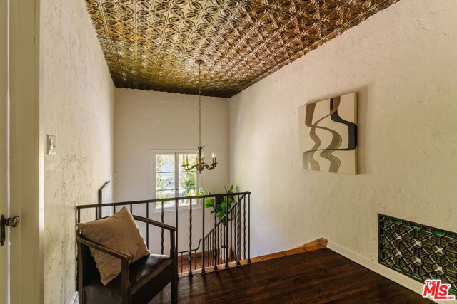 463 N Greencraig Road, Los Angeles CA: https://media.crmls.org/mediaz/9d73f5f5-a16b-427f-a893-84f64dd179ef.jpg