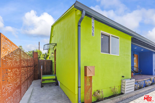 17660 Martha Street, Encino CA: https://media.crmls.org/mediaz/9d741068-e62e-4cf3-b9c8-06043b95f7e9.jpg