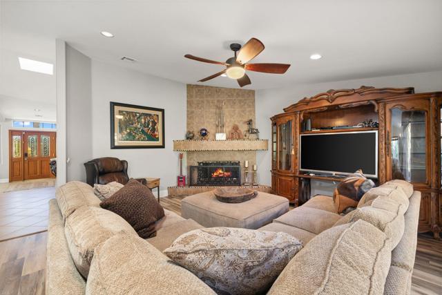 51425 Calle Quito, La Quinta CA: https://media.crmls.org/mediaz/9d75c786-c86e-4b08-846f-c53d08321ee5.jpg