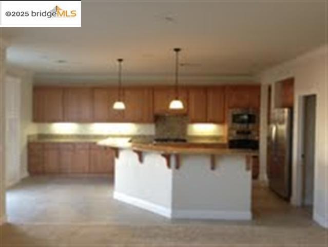 86 BOTTLEBRUSH CT, Oakley CA: https://media.crmls.org/mediaz/9d762db1-449f-49a2-9748-bd5de40f7118.jpg