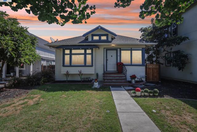 774 S 12th St, San Jose CA: https://media.crmls.org/mediaz/9d768a36-6357-4b48-b6f7-ff3af635f47f.jpg