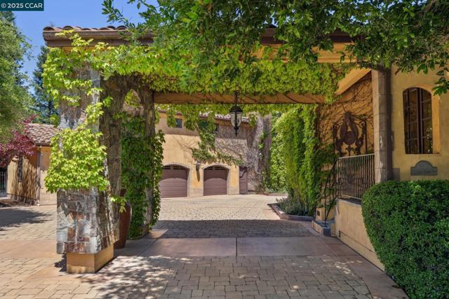 3711 Northgate Woods Court, Walnut Creek CA: https://media.crmls.org/mediaz/9d76d246-6840-45ee-9bbf-015afa612f39.jpg