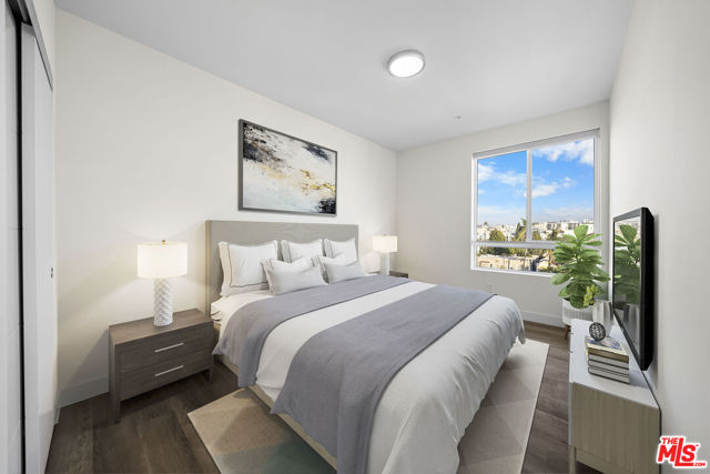 900 S Kenmore Avenue, Los Angeles CA: https://media.crmls.org/mediaz/9d76daad-c08d-4ab6-9ef0-75f17a305192.jpg