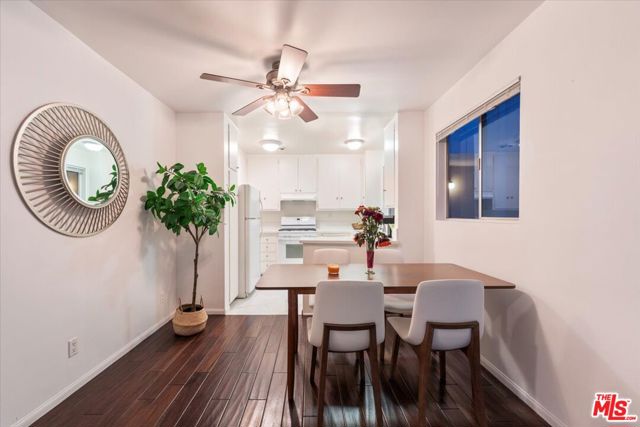 1101 Lincoln Boulevard, Santa Monica CA: https://media.crmls.org/mediaz/9d76e5b5-03d6-47f0-ac97-aa94e9c82781.jpg