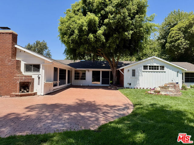 1754 Mandeville Canyon Road, Los Angeles CA: https://media.crmls.org/mediaz/9d773305-ee08-4fca-b643-3967f814596e.jpg