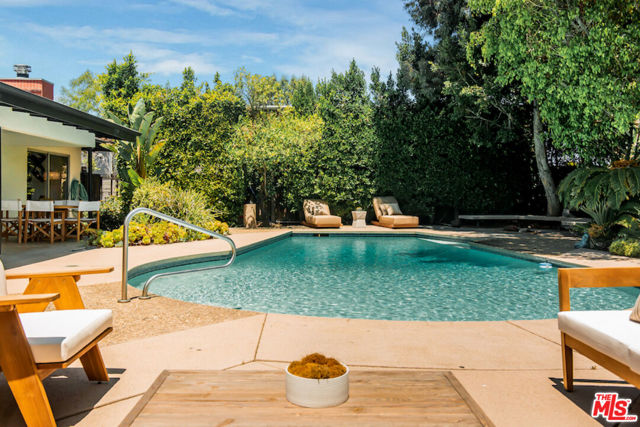 2700 Carmar Drive, Los Angeles CA: https://media.crmls.org/mediaz/9d784375-1498-4345-bca3-915bd998fd39.jpg