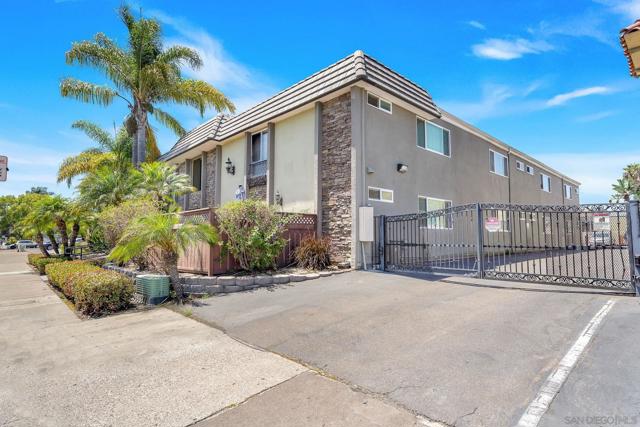 6666 Beadnell Way, San Diego CA: https://media.crmls.org/mediaz/9d78491c-0fe2-45f6-a1e7-e5943d1ca8ec.jpg