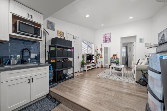 Detail Gallery Image 2 of 13 For 5371 Saxon St, San Diego,  CA 92115 - 3 Beds | 1 Baths