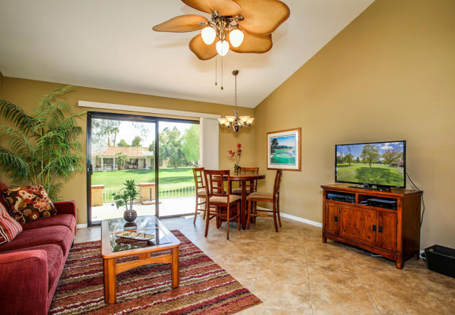 40553 Pebble Beach Circle, Palm Desert CA: https://media.crmls.org/mediaz/9d786989-f023-49b1-8f97-91e7a031d6d9.jpg