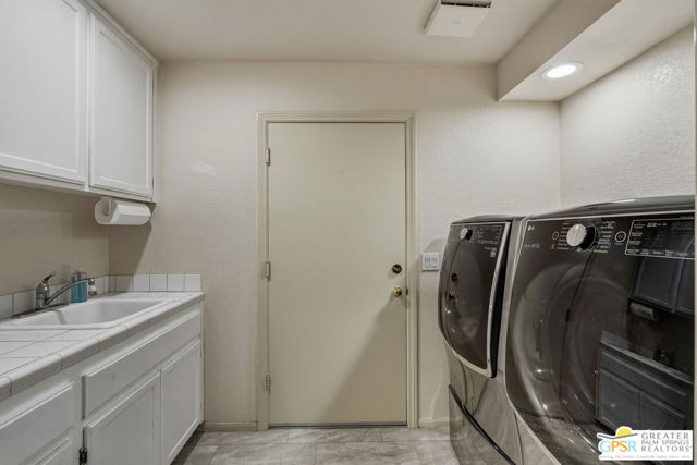 600 W Via Escuela, Palm Springs, CA 92262