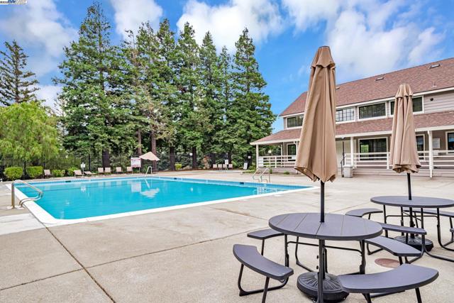 47 Summer Hill Court, Danville CA: https://media.crmls.org/mediaz/9d78f15c-ded7-4914-9e51-e67f2554e2eb.jpg