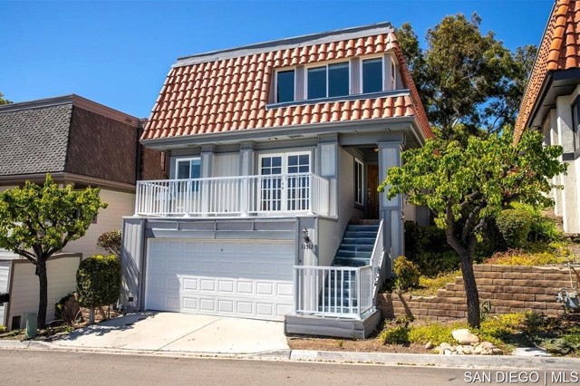 11512 Faisan WAY, San Diego CA: https://media.crmls.org/mediaz/9d791029-72ea-4c03-967e-96131838b642.jpg