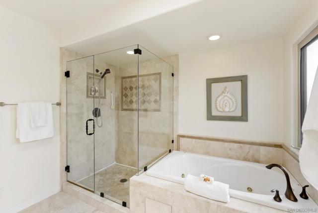 7520 Draper Ave, La Jolla CA: https://media.crmls.org/mediaz/9d792ac2-b478-415b-9734-57a87d1bfd52.jpg