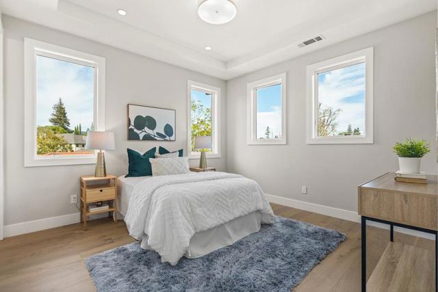 1303 American Way, Menlo Park CA: https://media.crmls.org/mediaz/9d79afc1-98e3-4cce-b5d2-4be5d60d0995.jpg