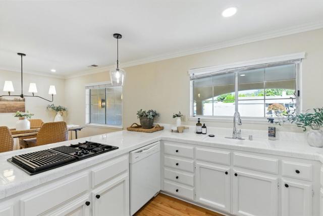 2188 Yorkshire Way, Mountain View CA: https://media.crmls.org/mediaz/9d79d0c1-9b4b-4044-aa5c-9197be22352d.jpg