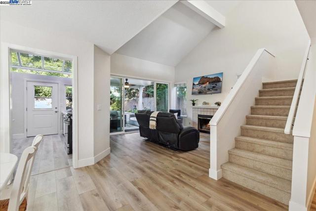 2211 Oakland Ave, Pleasanton CA: https://media.crmls.org/mediaz/9d79f0aa-895e-4c9b-a257-7c0ba0c36b4c.jpg