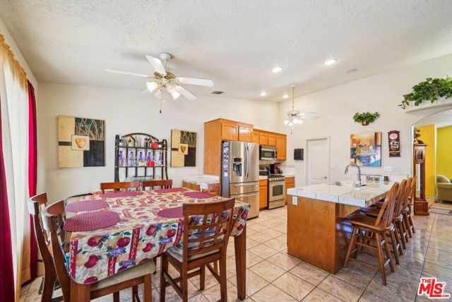 16185 Viho Road, Apple Valley CA: https://media.crmls.org/mediaz/9d7a51a8-47b0-4cc9-a7c7-4450e311981e.jpg