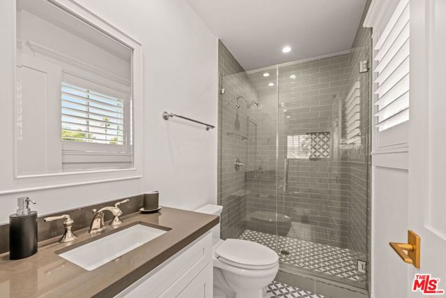 5235 Sylmar Avenue, Sherman Oaks CA: https://media.crmls.org/mediaz/9d7a8395-e9d7-4843-9df9-1d94ecfce9ee.jpg