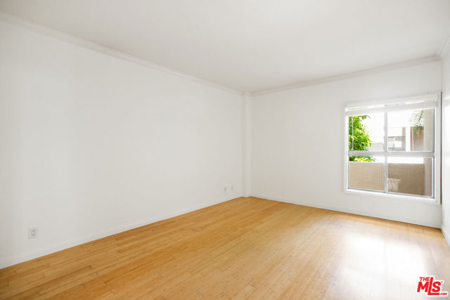 1131 Alta Loma Road, West Hollywood CA: https://media.crmls.org/mediaz/9d7adc6c-2182-468d-83e0-36606ff023dc.jpg