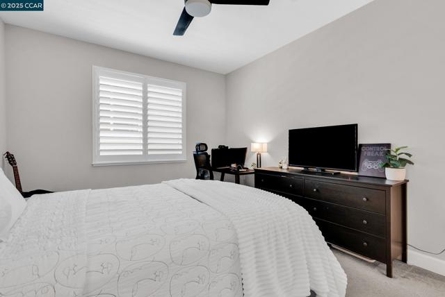 499 Yarrow Dr, Fairfield CA: https://media.crmls.org/mediaz/9d7b13ff-53c0-4086-953a-4838c5b08063.jpg