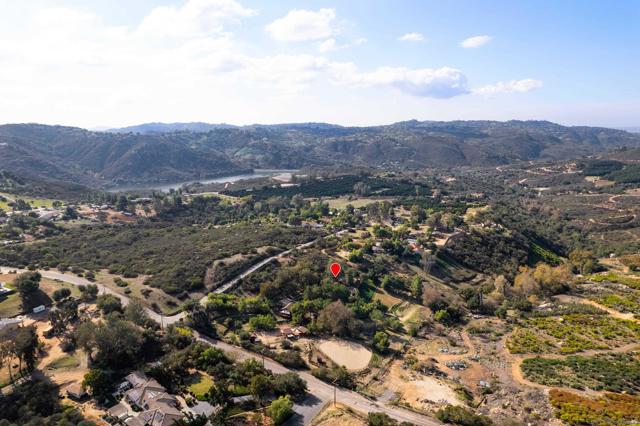 12052 Sky View Dr, Valley Center CA: https://media.crmls.org/mediaz/9d7b5bac-0147-418b-8985-8359387dd8f7.jpg