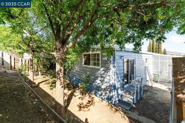 100 Welcome Ave, Concord CA: https://media.crmls.org/mediaz/9d7c1fea-2354-43c0-89e0-850a23a7d2d1.jpg