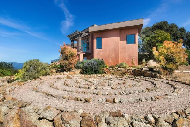 19210 Highland Hills Dr, Ramona CA: https://media.crmls.org/mediaz/9d7c8713-8507-47c8-89dd-c21b425b4a68.jpg