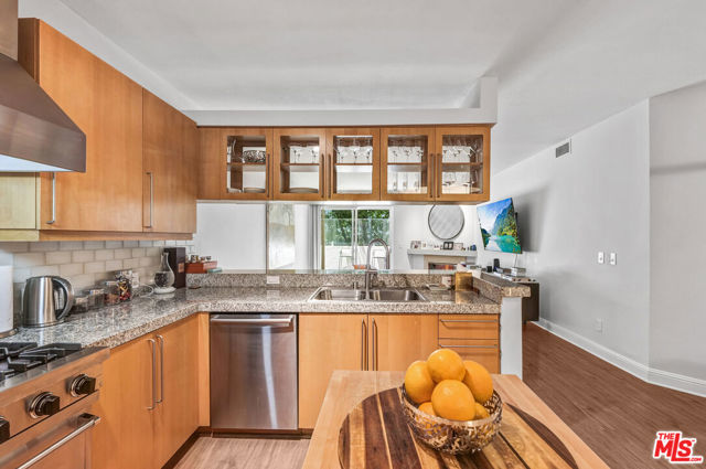 1521 Greenfield Avenue, Los Angeles CA: https://media.crmls.org/mediaz/9d7ca40d-8258-4e1c-a95e-5ae11df86841.jpg