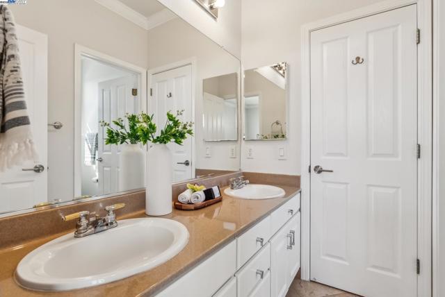 3879 Blackstone Ct, Castro Valley CA: https://media.crmls.org/mediaz/9d7d86a2-97d3-42b1-901c-cafe1609b347.jpg