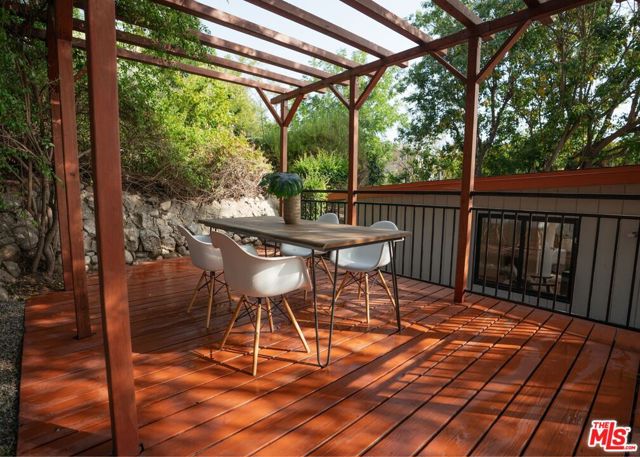 4559 E Rose Hill Drive, Los Angeles CA: https://media.crmls.org/mediaz/9d7d8fca-addc-4c17-8699-fc7254a83999.jpg