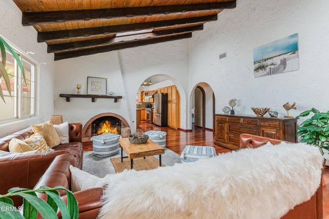 5451 Reef Way, Oxnard CA: https://media.crmls.org/mediaz/9d7d9eb3-6f41-42ae-a20d-51d8773d9845.jpg