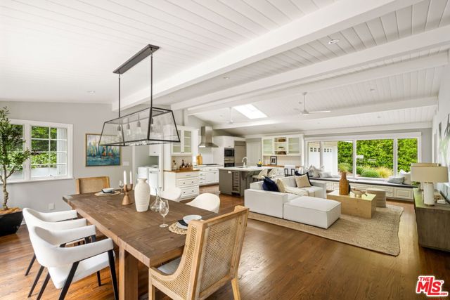 4071 Mandeville Canyon Road, Los Angeles CA: https://media.crmls.org/mediaz/9d7db789-77ad-4c3c-b7f0-41f0f6b27dc2.jpg