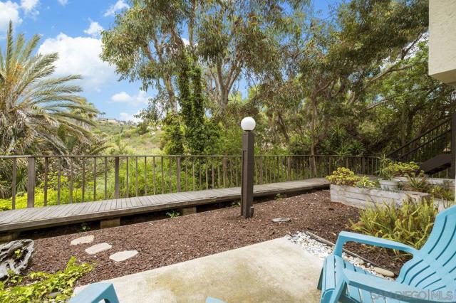 2402 Altisma Way, Carlsbad CA: https://media.crmls.org/mediaz/9d7e2669-d35b-42f1-bfe8-4c5571b37d18.jpg