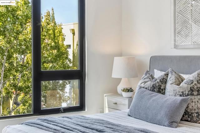 1321 Wood St, Oakland CA: https://media.crmls.org/mediaz/9d7eb4cd-830b-4fa6-87f1-bdcd33952d1f.jpg