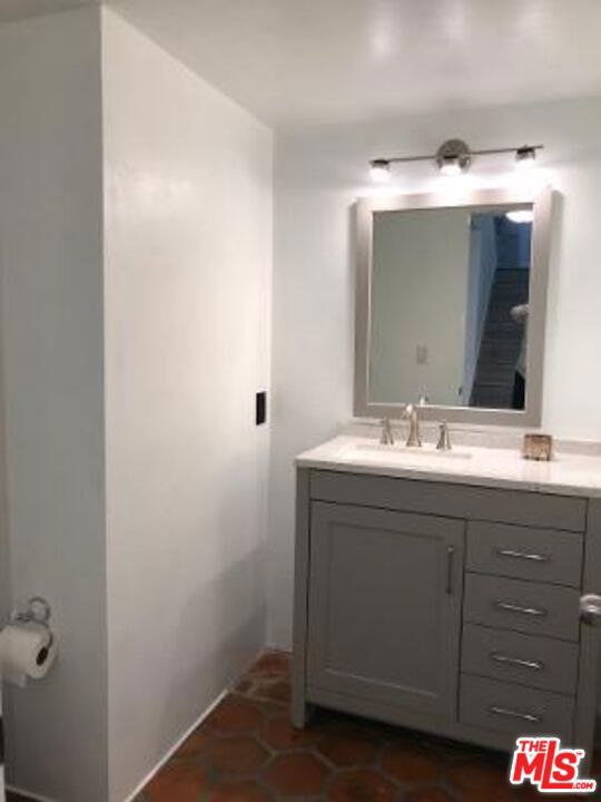 13065 Mindanao Way, Marina del Rey CA: https://media.crmls.org/mediaz/9d7ece80-2630-47cd-a6ed-cc8f3eaf8a5c.jpg
