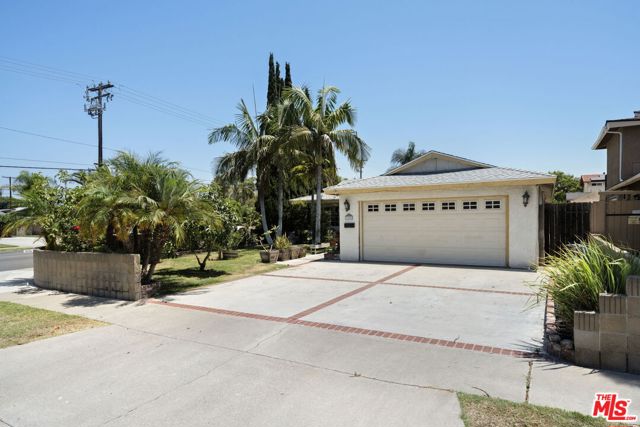 700 S Plymouth Place, Anaheim CA: https://media.crmls.org/mediaz/9d7edacf-f6d6-4957-9dc2-60b097808689.jpg
