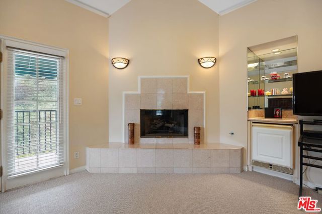 2431 Benedict Canyon Drive, Beverly Hills CA: https://media.crmls.org/mediaz/9d7f3467-a76a-4779-a6a1-66609bf1d816.jpg