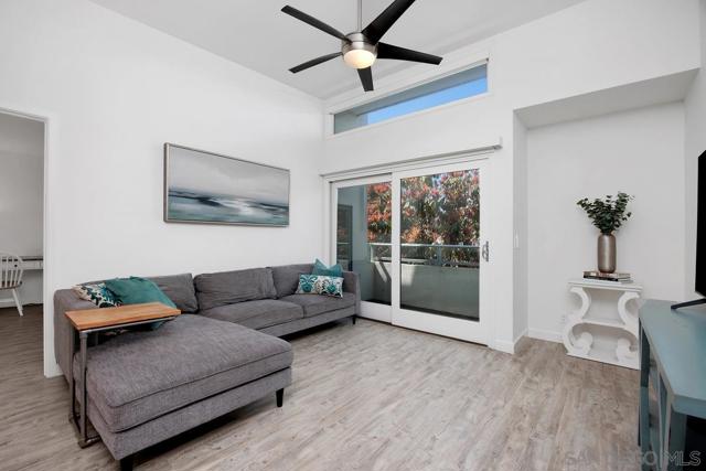 317 Pine Ave, Carlsbad CA: https://media.crmls.org/mediaz/9d7f3472-decf-405d-97c6-197b7dccb9e0.jpg