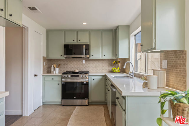 234 North Kenwood Street, 208 photo 8