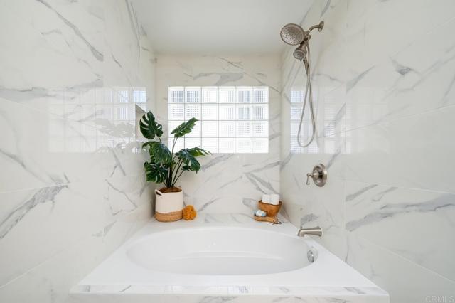 Detail Gallery Image 18 of 29 For 8278 Avenida Navidad #3,  San Diego,  CA 92122 - 2 Beds | 2/1 Baths