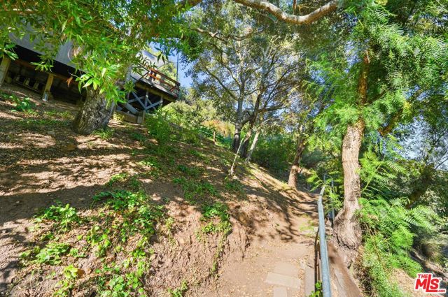860 Old Topanga Canyon Road, Topanga CA: https://media.crmls.org/mediaz/9d8041fa-ac2b-4c2a-8625-65ff3ec02133.jpg